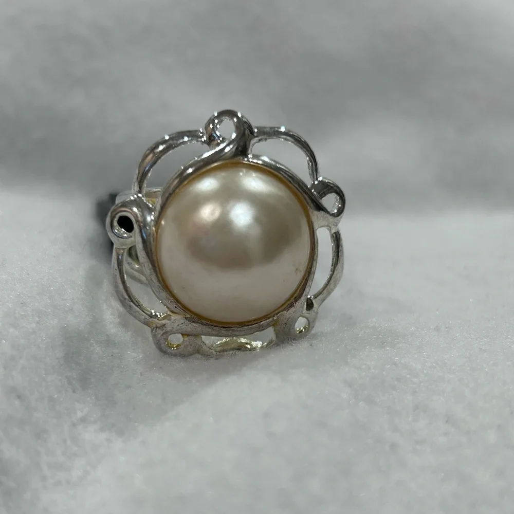 Elegant Silver Pearl Ring
